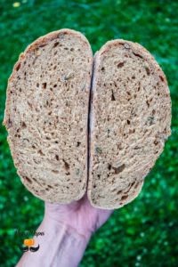 Tökmagolajjal dagasztott kovászos kenyérrel